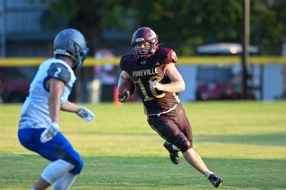 Senior running back Landon Robbins scored two touchdowns on Friday as the Mountain Lions fell 35-22 at Paris.