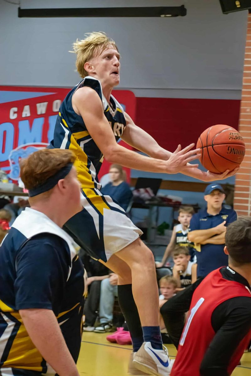 Evarts guard Caysen Farley glided to the basket in middle school basketball action Thursday at Cawood. Farley scored 41 points in the Wildcats’ 58-42 victory.