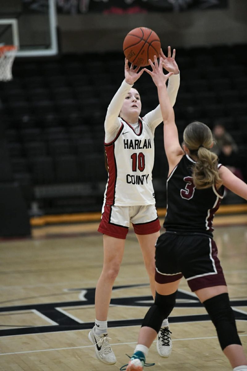 Harlan County point guard Jaycee Simpson hit three straight 3-pointers Tuesday as part of her team-high 20-point night in the Lady Bears’ 56-47 win over visiting Lesli County.
