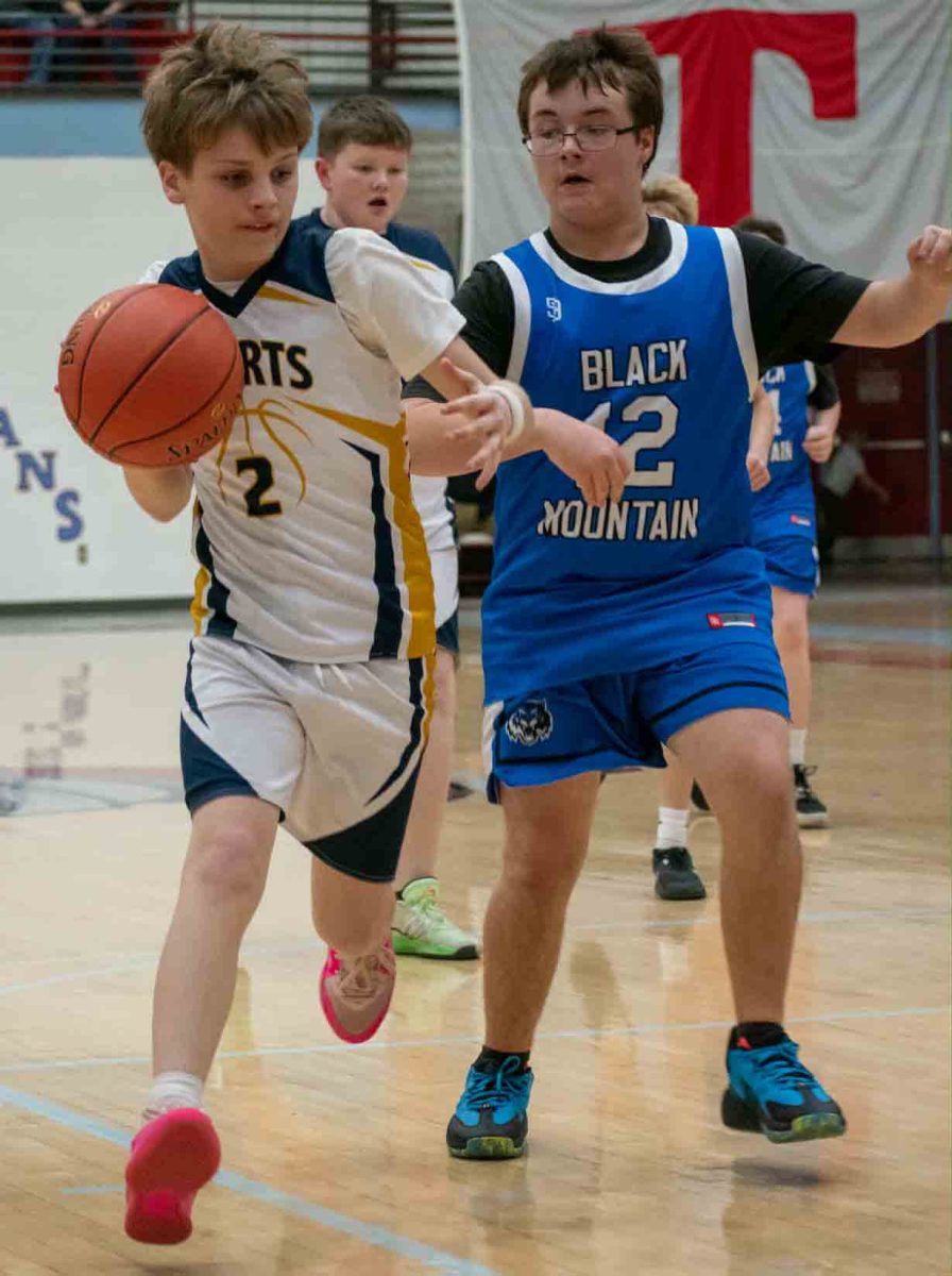 
Photo by Justin Howard

Evarts’ Jase Wynn drove past a Black Mountain defender in action from the fifth- and sixth-grade county tournament on Tuesday. The Wildcats advanced with a 47-29 victory.