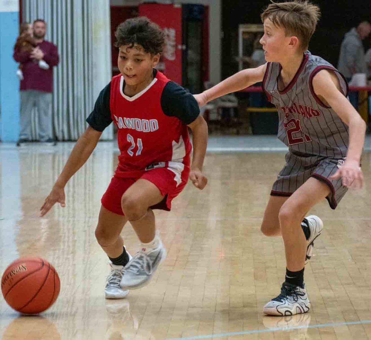 Cawood’s Micah Cochran worked against Cumberland’s Hutton Sherman in action from the fifth- and sixth-grade county tournament on Monday at James A. Cawood. The Comets advanced with a 39-36 win over the Redskins.