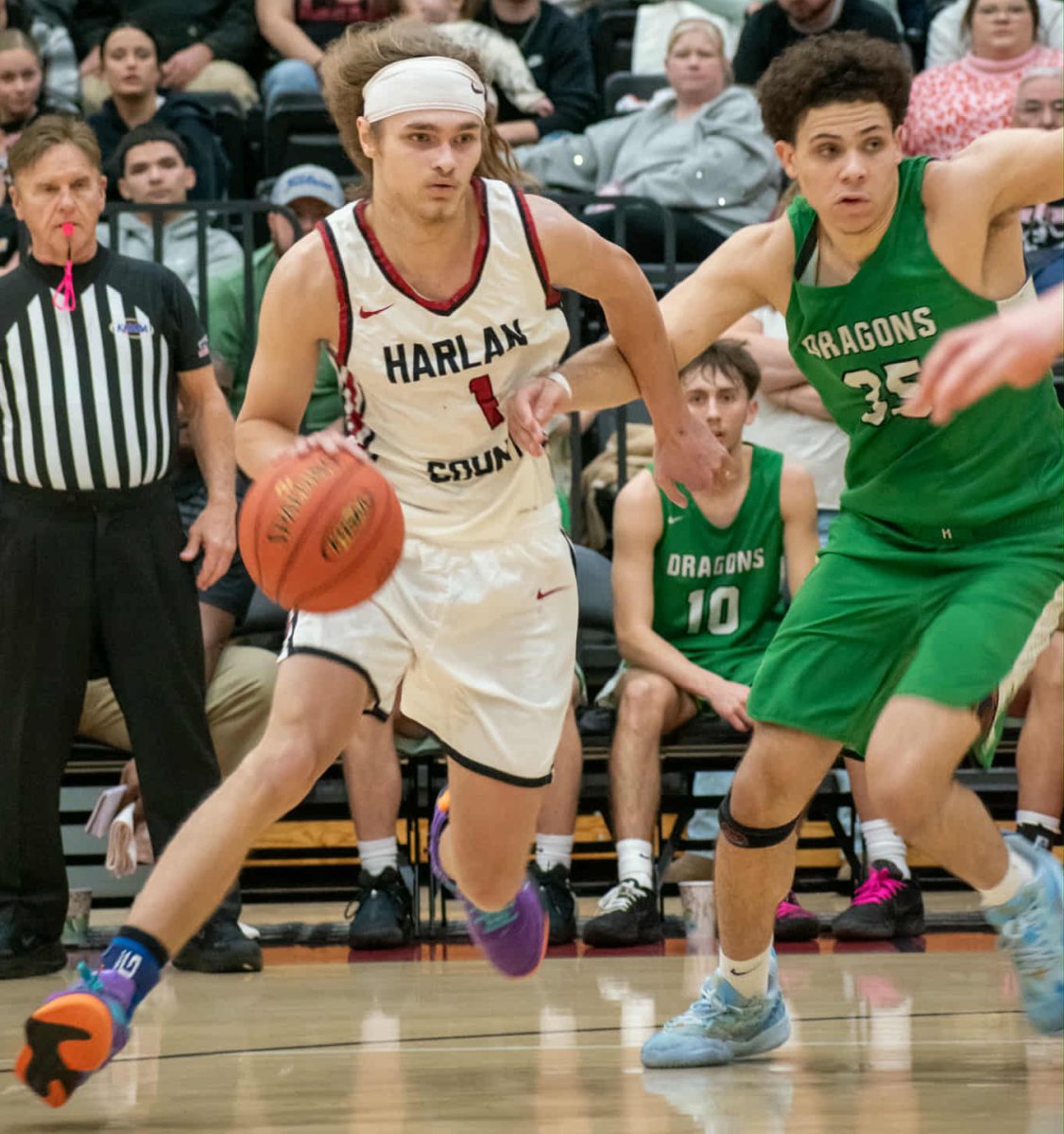 Harlan County guard Reggie Cottrell worked to the basket as Harlan’s Kobe Noe defended in Friday’s district clash. Cottrell scored a team-high 23 points as the Bears won 69-50.
