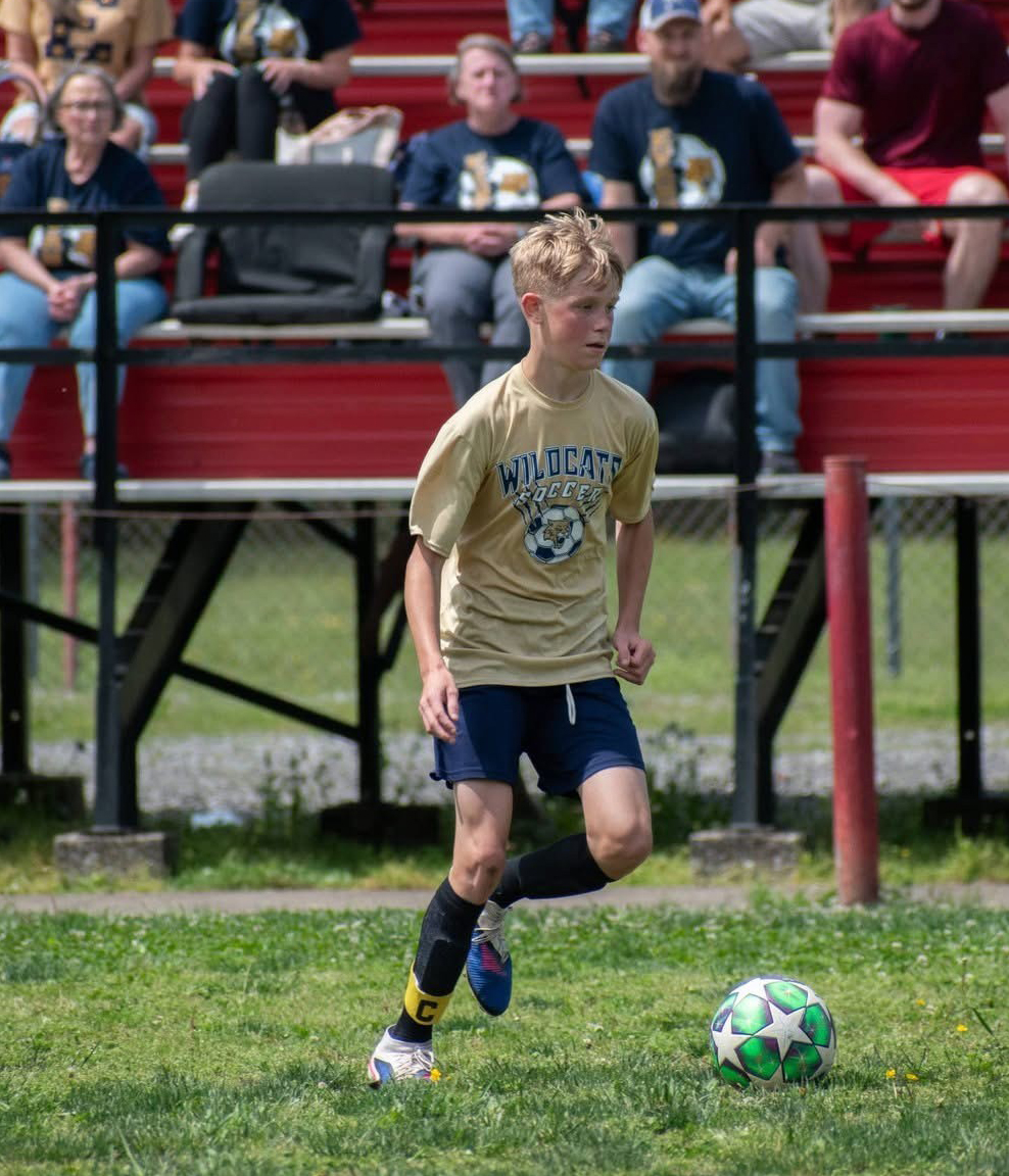 Rayce Bryant dribbled the ball down the field for Evarts in county soccer league action.
