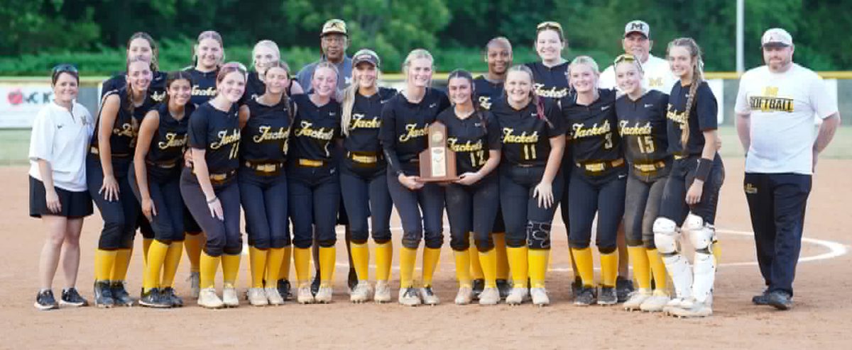 The Middlesboro Lady Jackets captured the 52nd District Tournament title with an 8-2 win Tuesday over Harlan County.