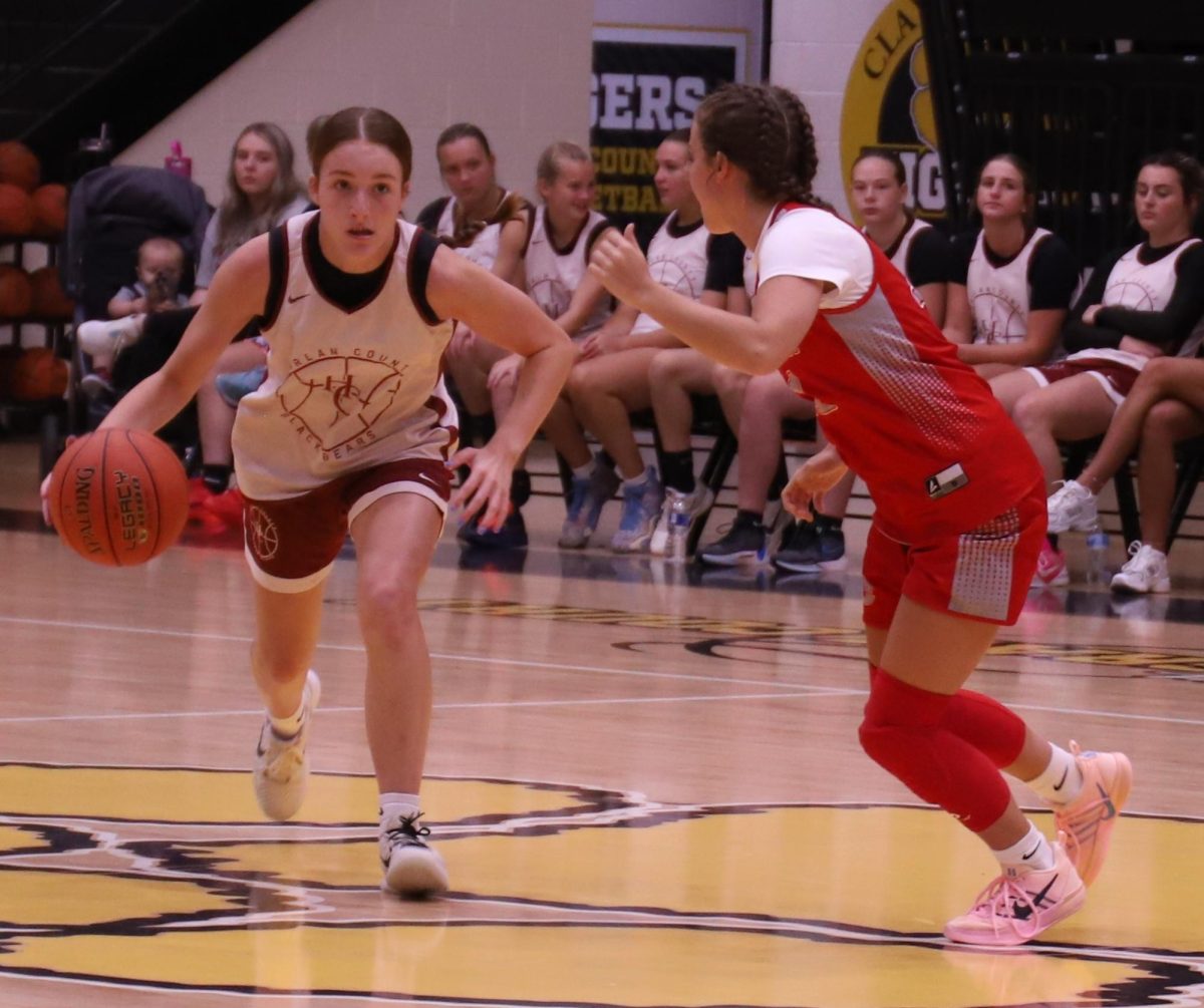 Harlan County sophomore guard Jaycee Simpson worked around a Corbin defender in summer basketball action Monday. Simpson scored 15 points in the Lady Bears’ 58-55 win.